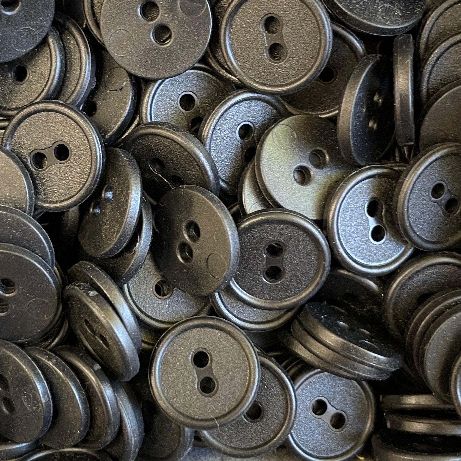 Plastmasas poga melna 15mm (500gab) Plastmasas poga melna 15mm (500gab)