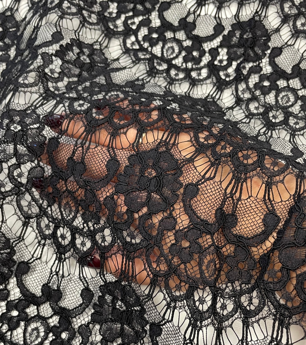 Melna mežģīne 300cm platumā 170gr/m² Melna mežģīne 300cm platumā 170gr/m²