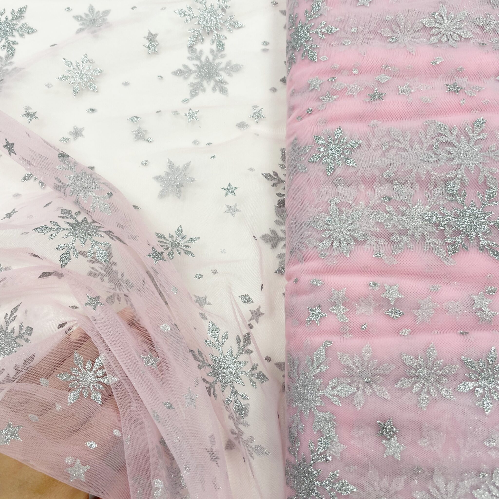 Tills ar sniegpārsliņam Pink 30gr/m² Tills ar sniegpārsliņam Pink 30gr/m²